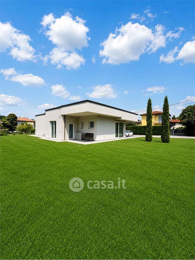 Villa in Via Giacomo Leopardi 77 — foto 27 di 36