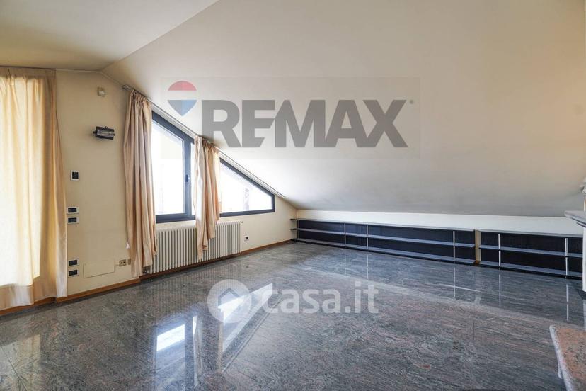 Appartamento in Via Italia 12 — foto 7 di 54