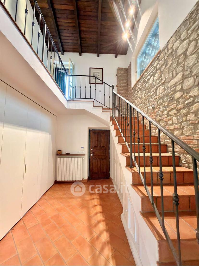 Villa in Via Giosuè Carducci 33 — foto 12 di 29