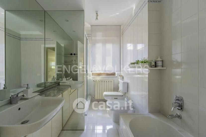 Villa in Via Sempione 177 — foto 3 di 32