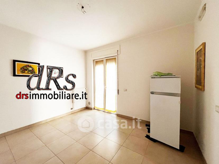 Quadrilocale in Via Umbria — foto 12 di 37