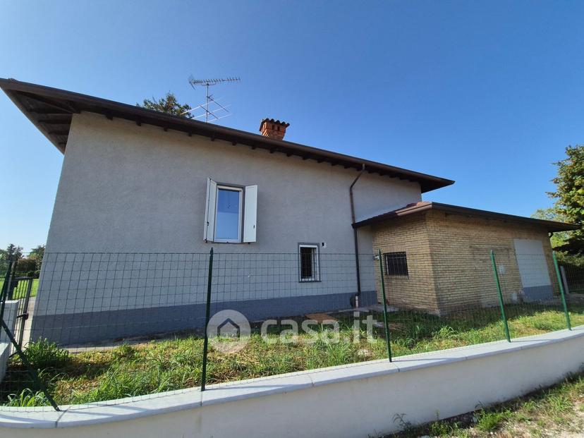 Villa in Via Bredazzane — foto 3 di 26
