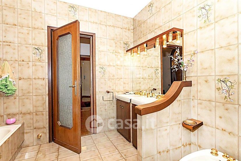 Villa in Via Spluga 32 — foto 20 di 38