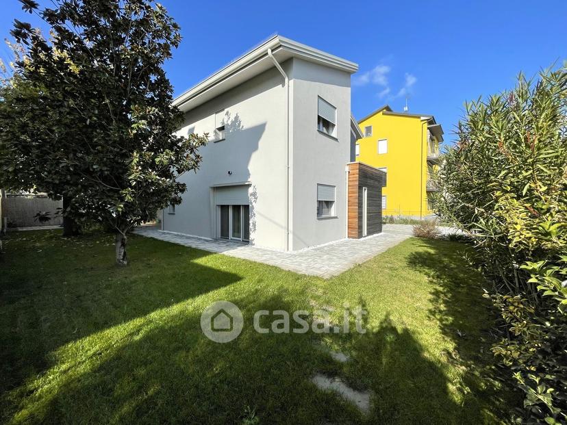Villa in Via G. Matteotti 82 — foto 36 di 56