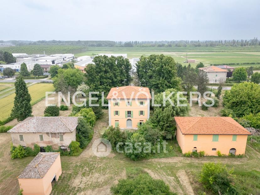 Villa in Via Statale 276 — foto 3 di 40