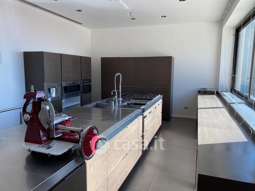 Villa in Via Alessandro Manzoni — foto 52 di 54