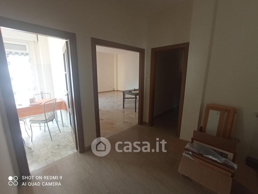 Stanza in Via Renata di Francia 40 — foto 11 di 34