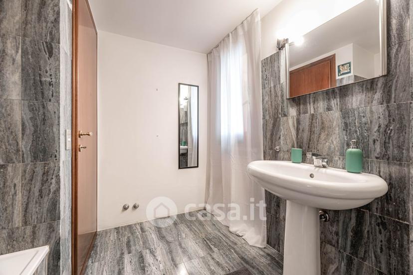 Stanza in Via Umberto I 126