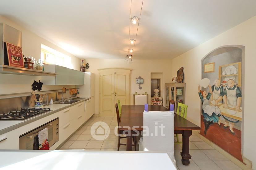 Villa in Viale Alcide de Gasperi 2 — foto 2 di 34