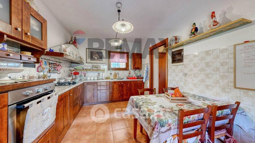Villa in Via Fratelli Rosselli — foto 36 di 74