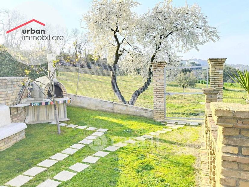 Villa in Via San Pietro — foto 2 di 16