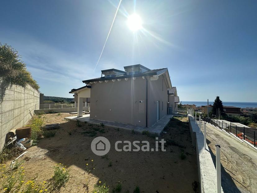 Villa in Viale Europa 6 — foto 5 di 14