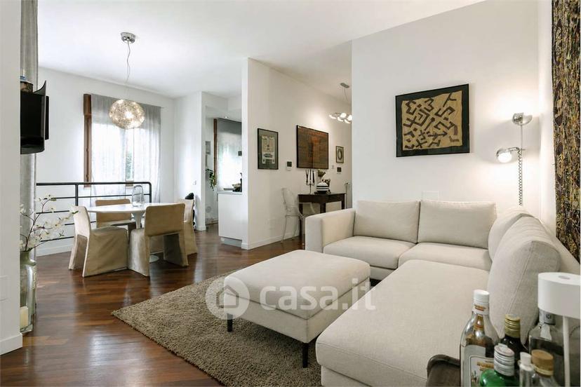 Trilocale in Via Giulio Silva 24 — foto 4 di 35