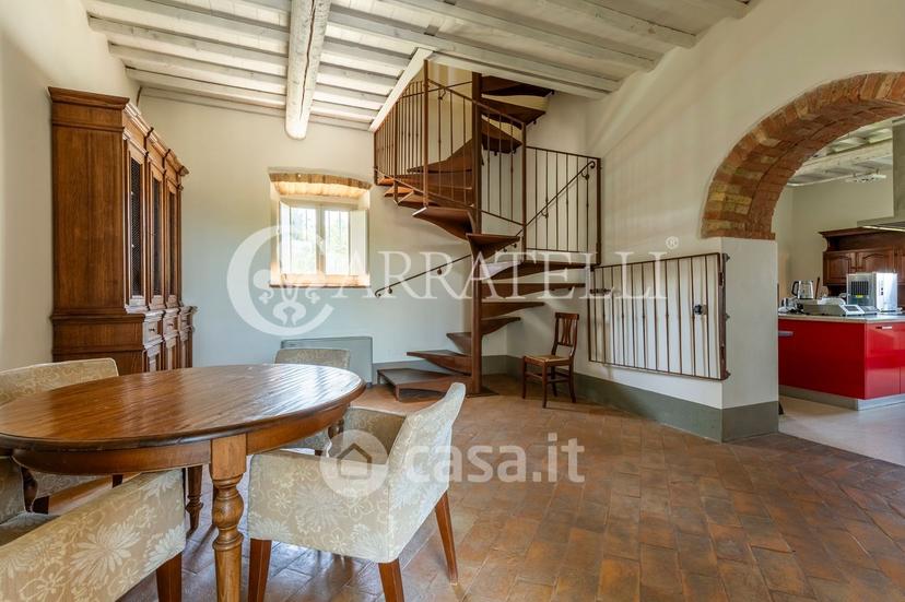 Villa in Via della Rocca 6 — foto 2 di 51