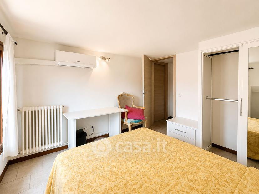 Stanza in Via Maestra 4 — foto 2 di 17