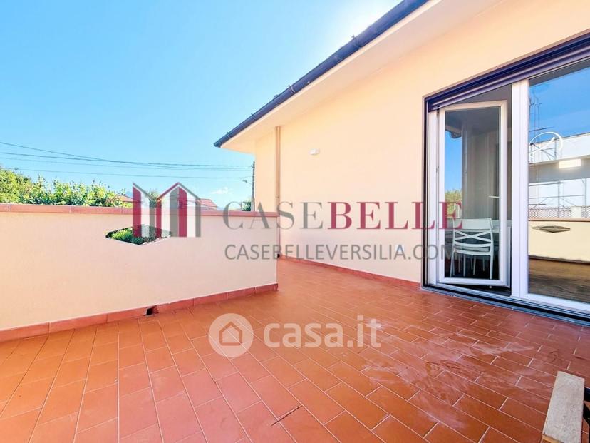 Trilocale in Via Umberto Giordano 55041 — foto 25 di 33