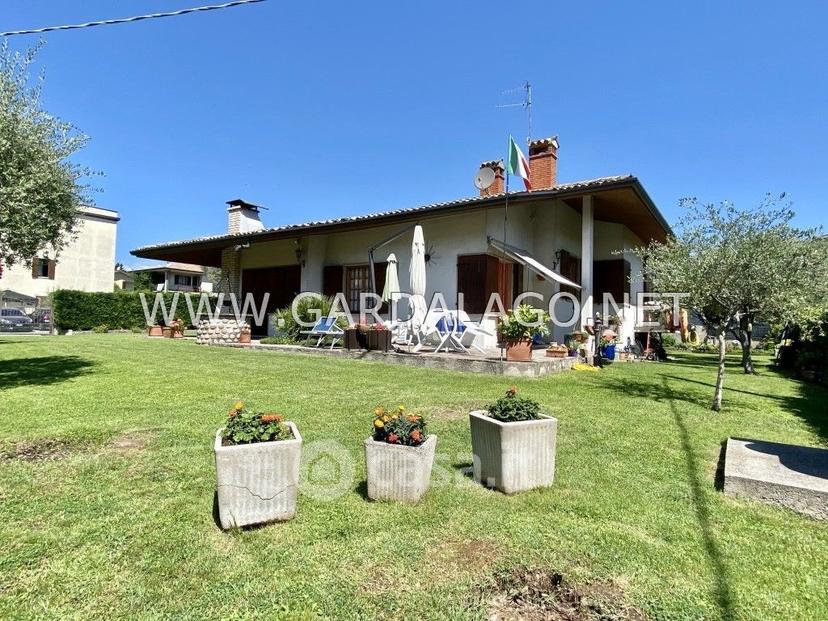 Villa in Via Carlo G. Battistoli — foto 12 di 37