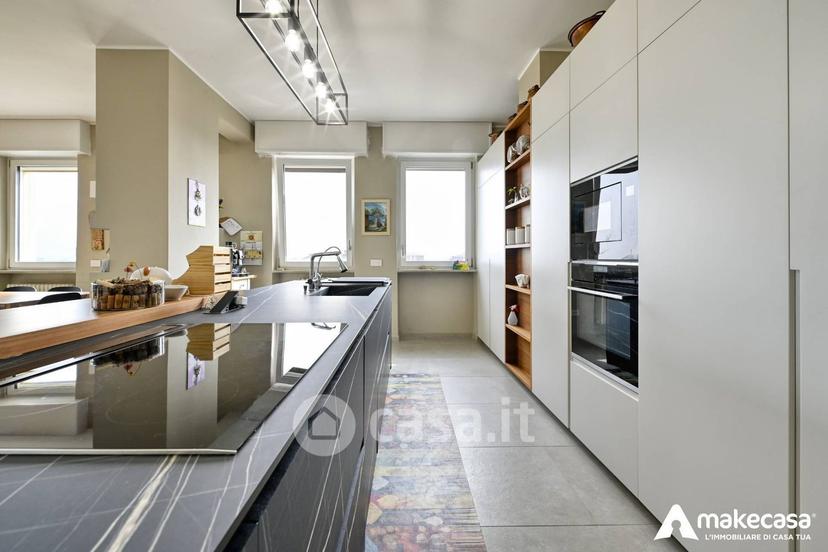 Quadrilocale in Via delle Rose 5 — foto 4 di 31