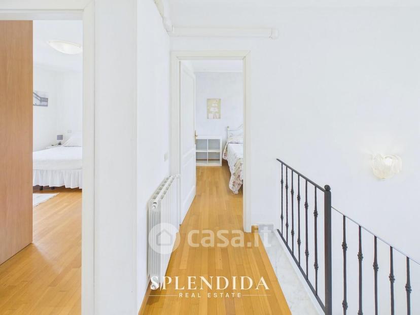 Villa in Via Frasso — foto 4 di 36