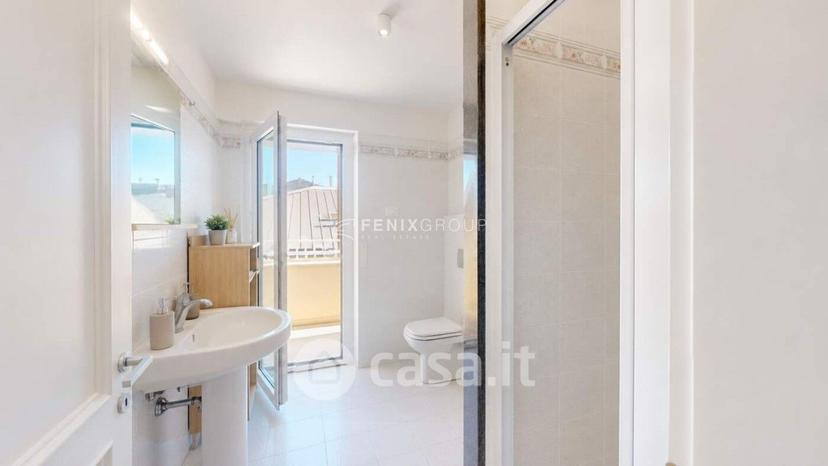 Quadrilocale in Via Ugo Foscolo 46 — foto 4 di 39