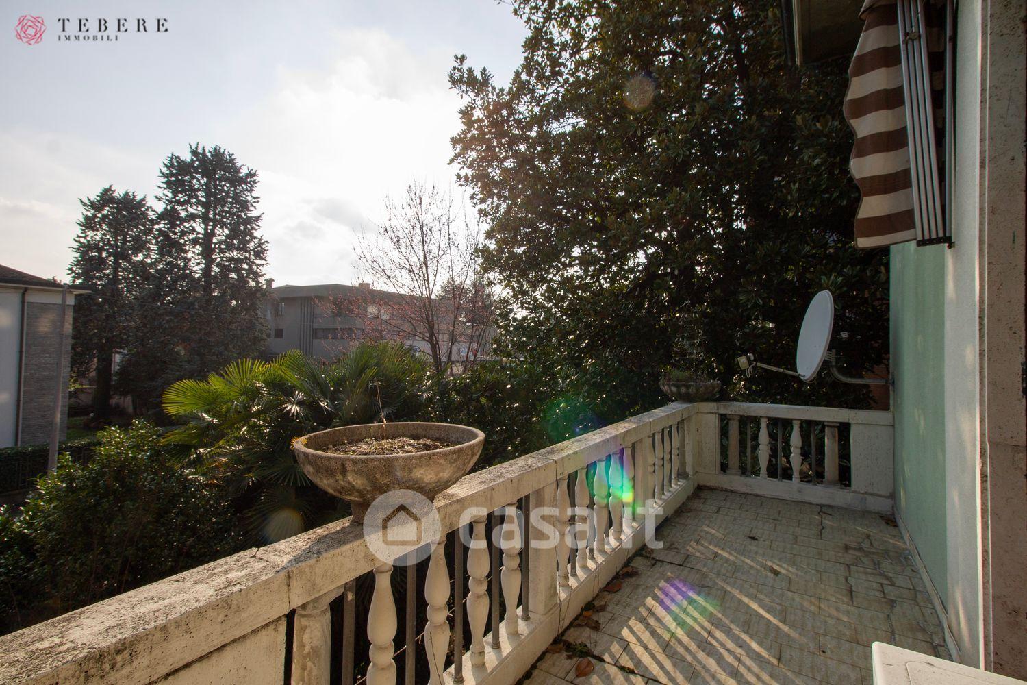 Villa in Corso Leonardo da Vinci 14