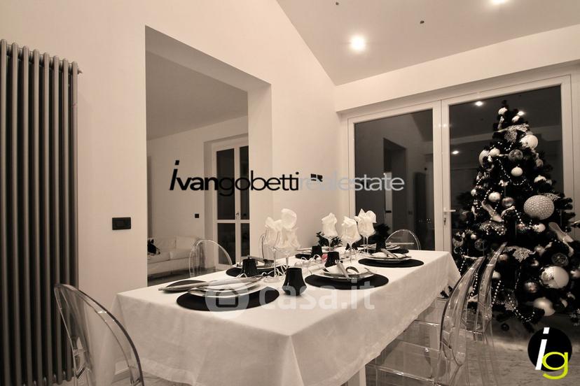 Villa in Via Martiri della Libertà 8 — foto 18 di 72