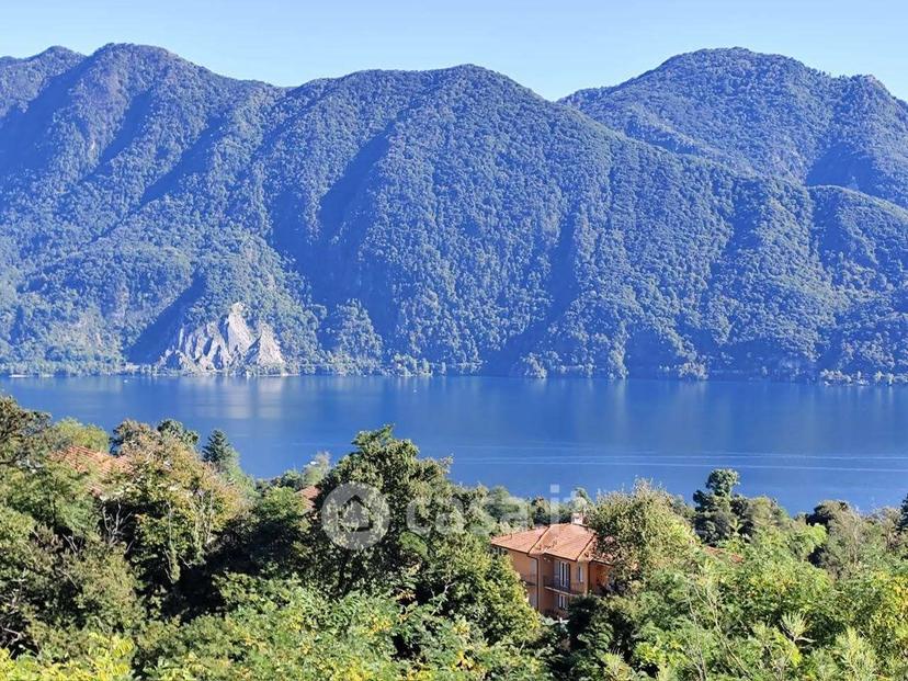 Villa in Via degli Alpini 1 — foto 15 di 41