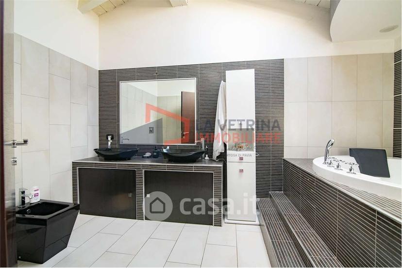 Quadrilocale in Via Laghetto 6 — foto 32 di 39