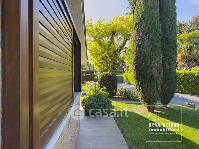 Villa in Piazza G. Marconi 28 — foto 41 di 54