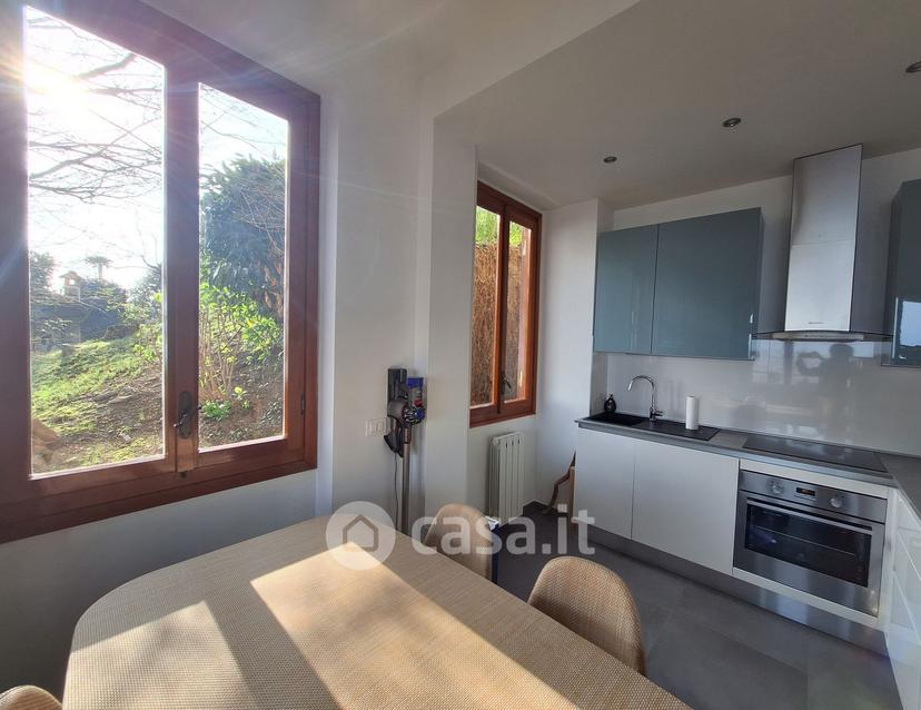Trilocale in Via Vignolo 27 — foto 2 di 33