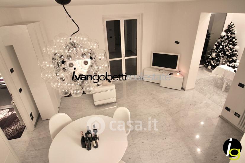 Villa in Via Martiri della Libertà 8 — foto 22 di 72