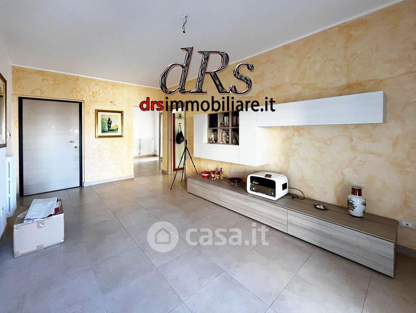 Quadrilocale in Via Umbria — foto 36 di 37