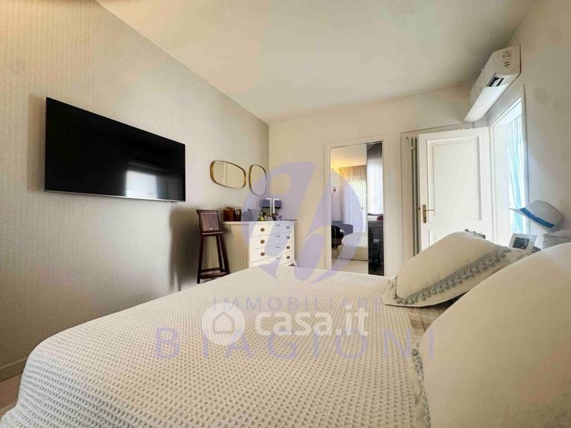 Villa in Via Vincenzo Bellini 5 — foto 21 di 28