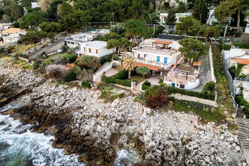 Villa in Lungomare Cristoforo Colombo 2039 — foto 3 di 28