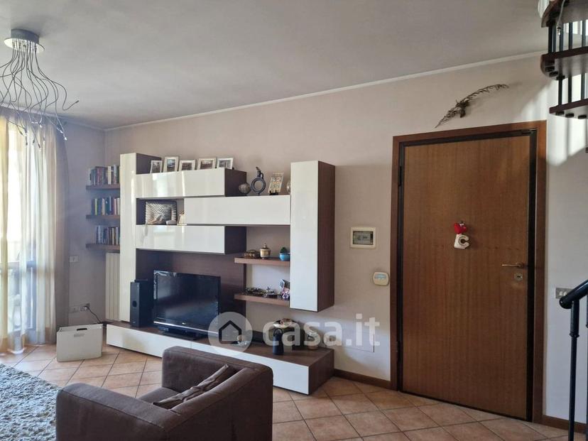 Trilocale in Via Ada Negri 10 — foto 2 di 15