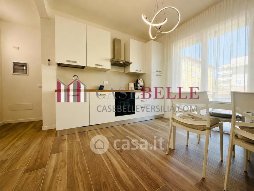 Trilocale in Via Umberto Giordano 55041 — foto 17 di 33