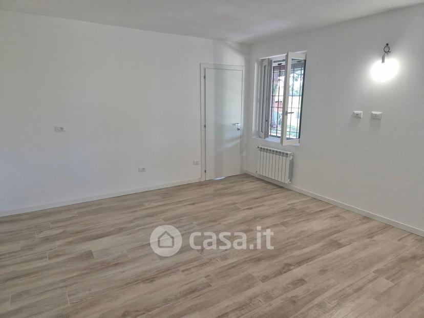 Villa in Via Bredazzane — foto 24 di 26