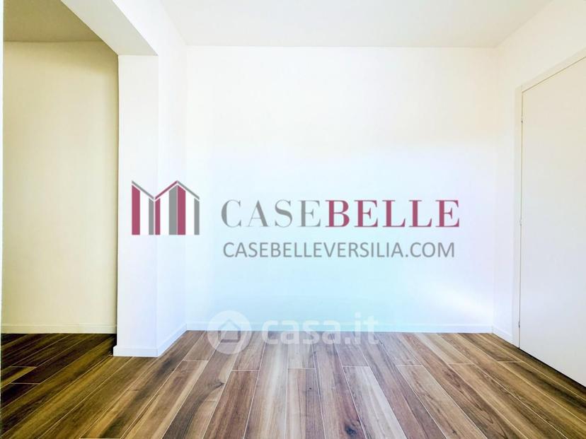 Trilocale in Via Umberto Giordano 55041 — foto 18 di 33