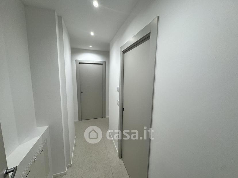 Trilocale in Via Giuseppe Parini 10 — foto 9 di 23