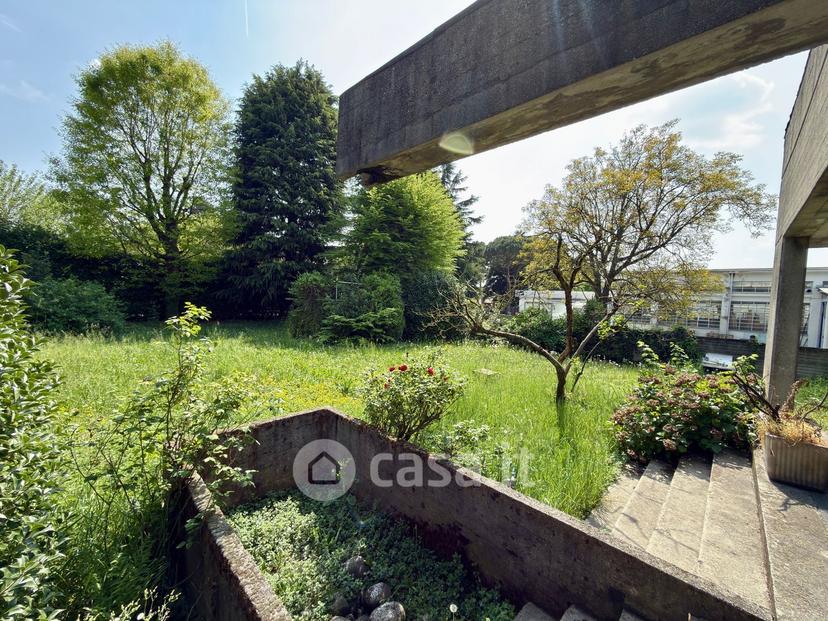 Villa in Via Giosuè Carducci 20 a — foto 10 di 182