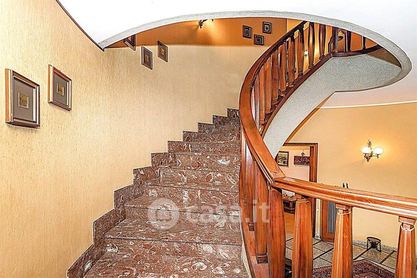 Villa in Via Spluga 32 — foto 21 di 38