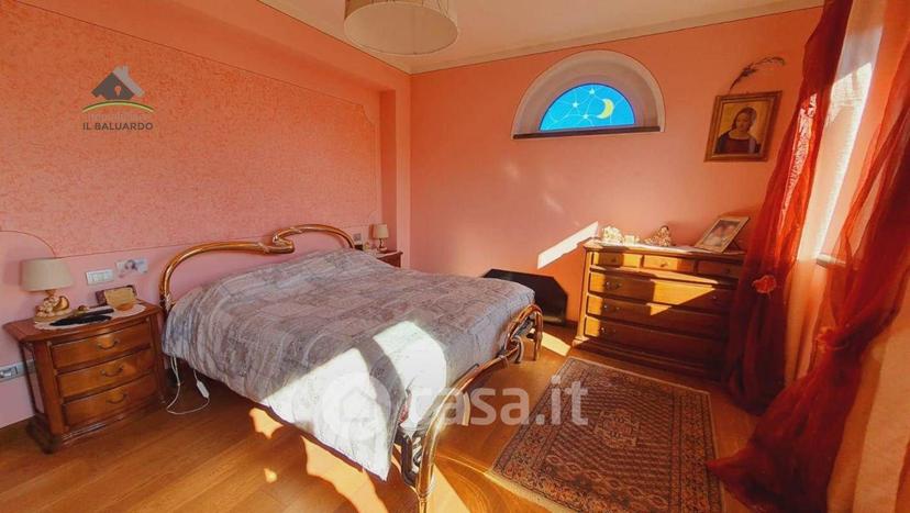 Villa in Via di Montecarlo 5 — foto 10 di 23