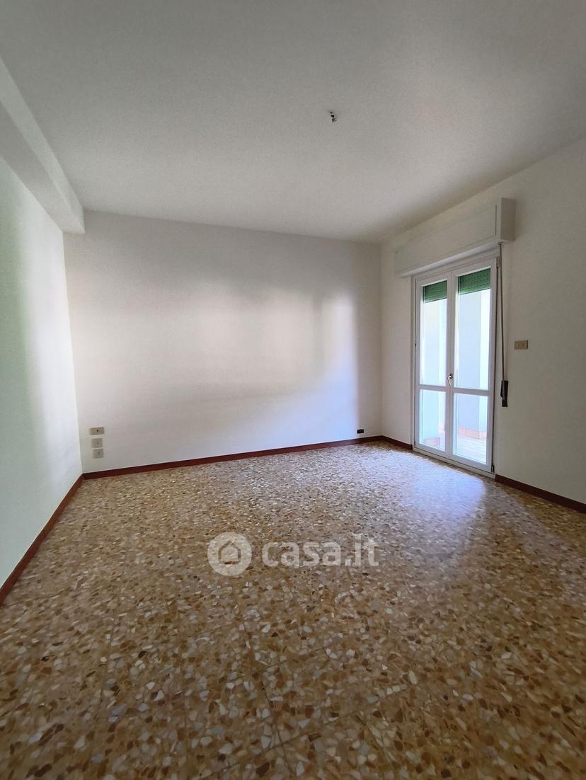 Trilocale in Via F. Petrarca — foto 15 di 25