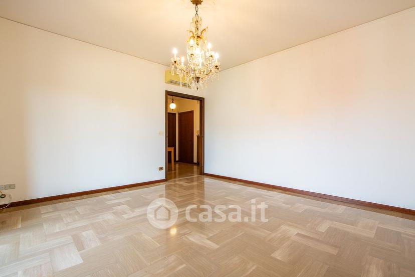 Quadrilocale in Via Corno d'Aquilio 15 — foto 41 di 44
