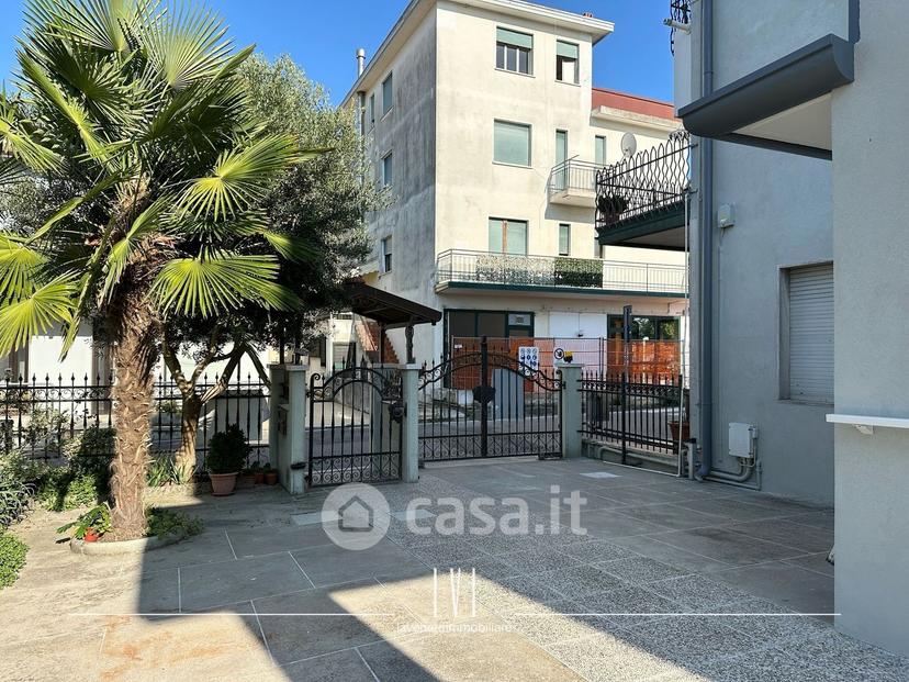 Trilocale in Via Amba Alagi 3 — foto 29 di 34