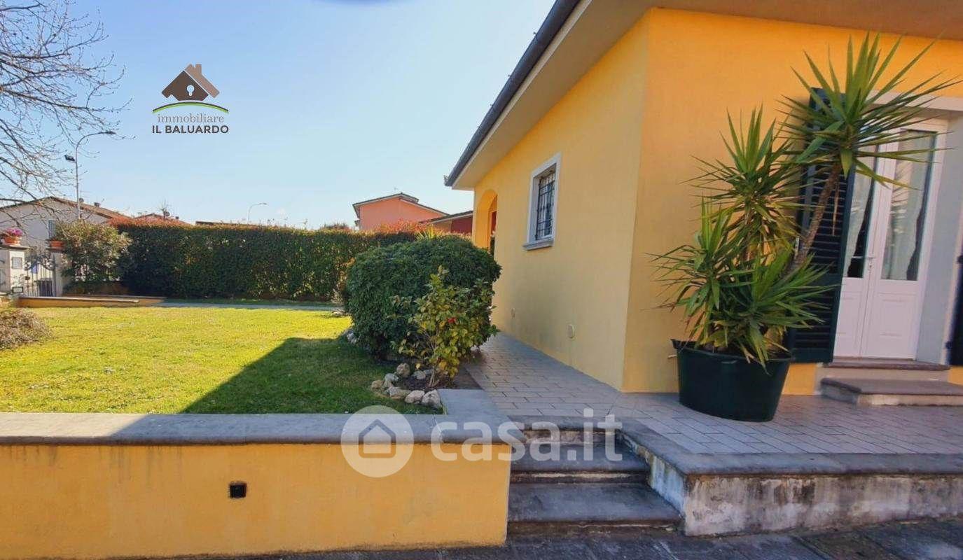 Villa in Via di Montecarlo 5