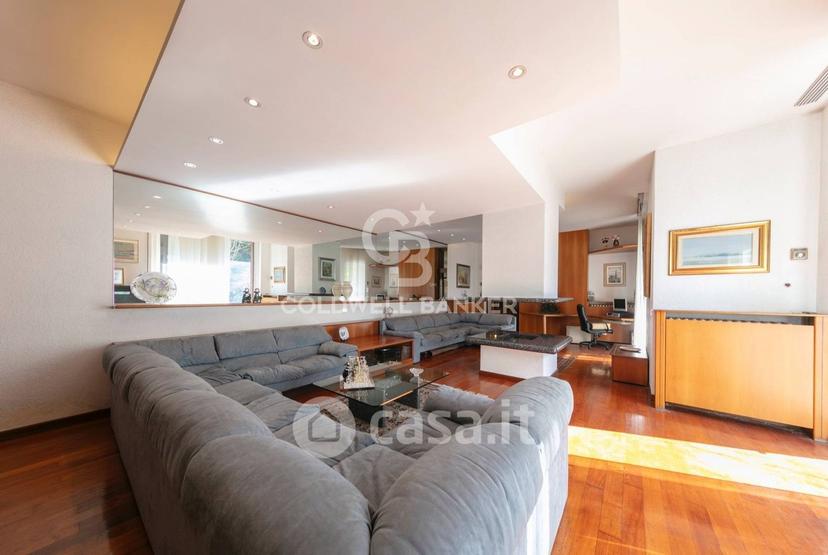 Villa in Via Martiri di Belfiore 4 — foto 24 di 39