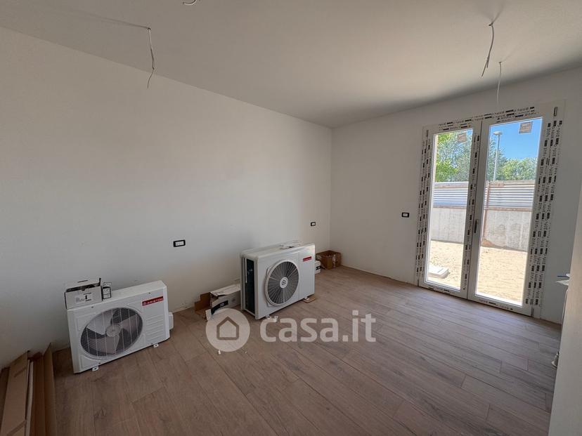 Trilocale in Via Udine 25 — foto 22 di 37