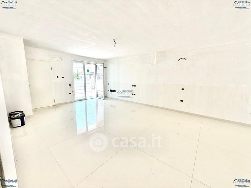 Villa in Via Francesco Saverio Nitti — foto 3 di 31