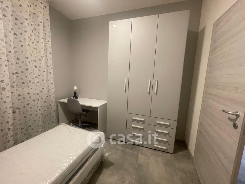 Stanza in Via Bartolomeo Spani 18 d — foto 11 di 35